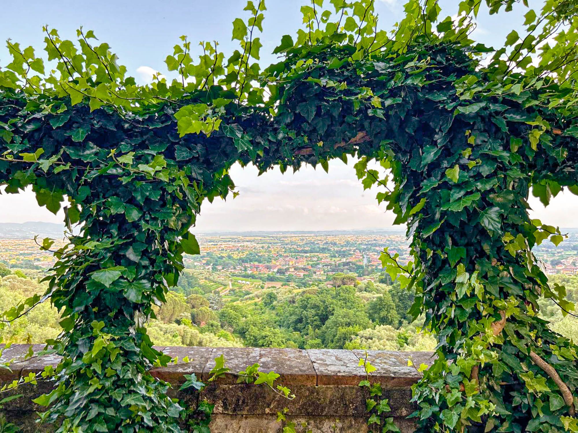 Vacanza estiva in villa toscana: relax, panorama e autentico stile di vita