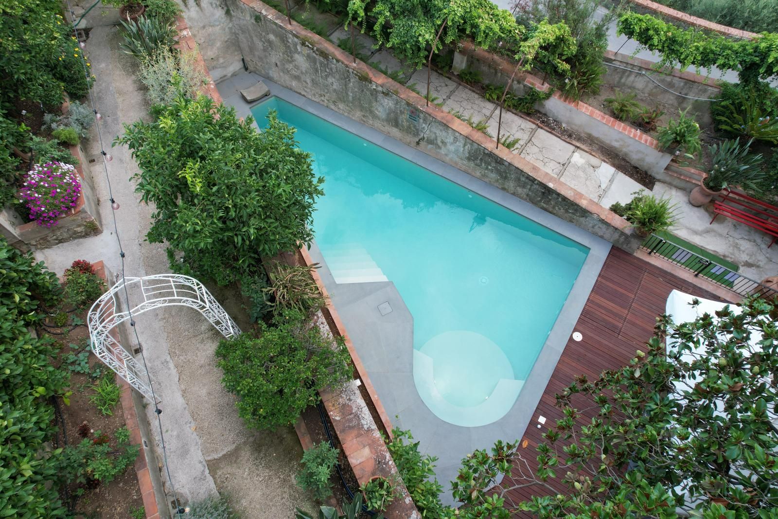 Der Pool der Villa Sermolli